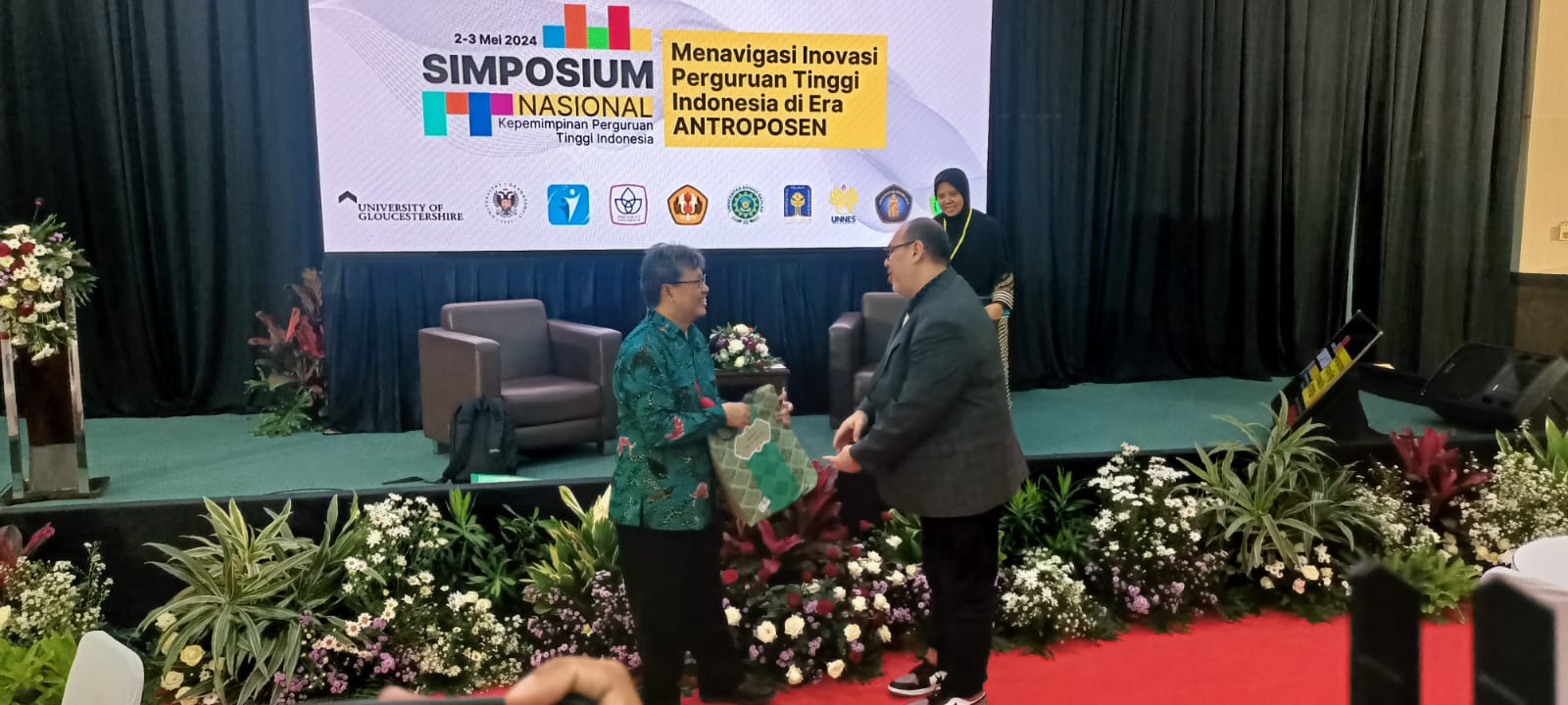 Perguruan tinggi berperan dalam upaya penyelamatan lingkungan Perguruan tinggi berperan dalam upaya penyelamatan lingkungan
