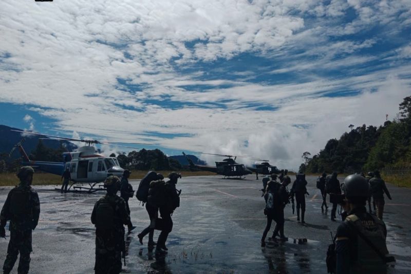 Satgas Damai Cartenz lakukan penyisiran OPM di Intan Jaya-Papua Satgas Damai Cartenz lakukan penyisiran OPM di Intan Jaya-Papua