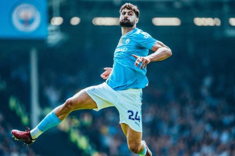 Klasemen Liga Inggris: Man City dekati juara, Burnley turun kasta