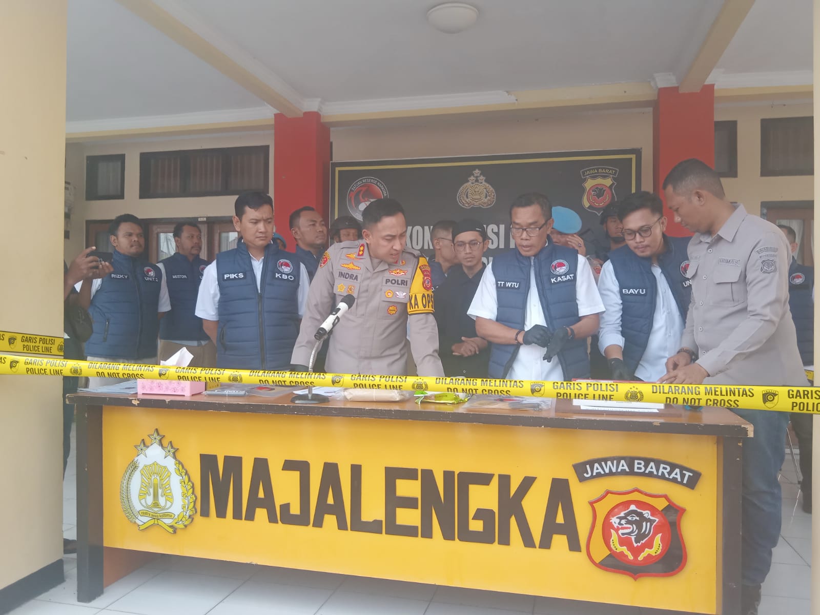 Satnarkoba Polres Majalengka grebek mobil pembawa 1 kilogram sabu di GT Kertajati Satnarkoba Polres Majalengka grebek mobil pembawa 1 kilogram sabu di GT Kertajati