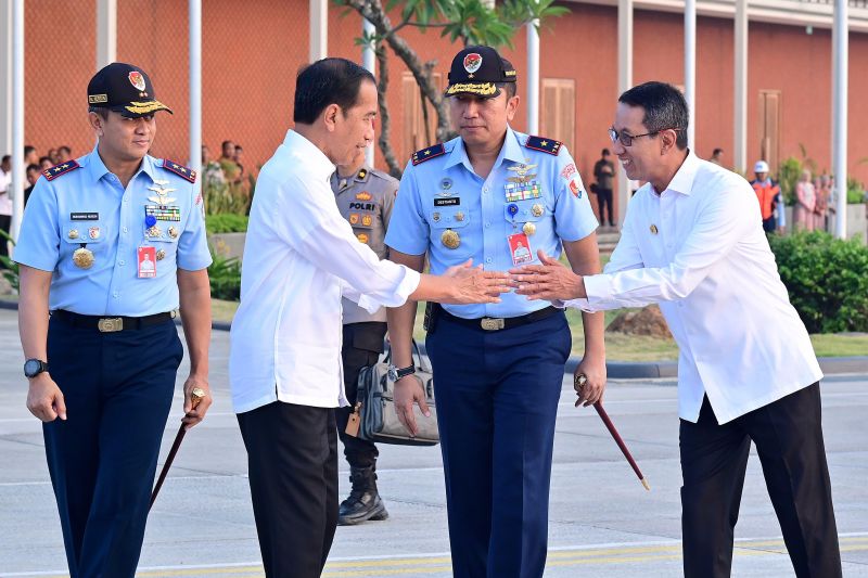 Presiden Jokowi melakukan kunjungan kerja ke Sumatera Selatan Presiden Jokowi melakukan kunjungan kerja ke Sumatera Selatan