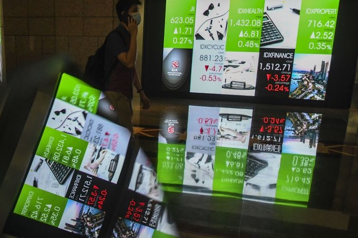 IHSG akhir pekan ditutup menguat ikuti mayoritas bursa kawasan