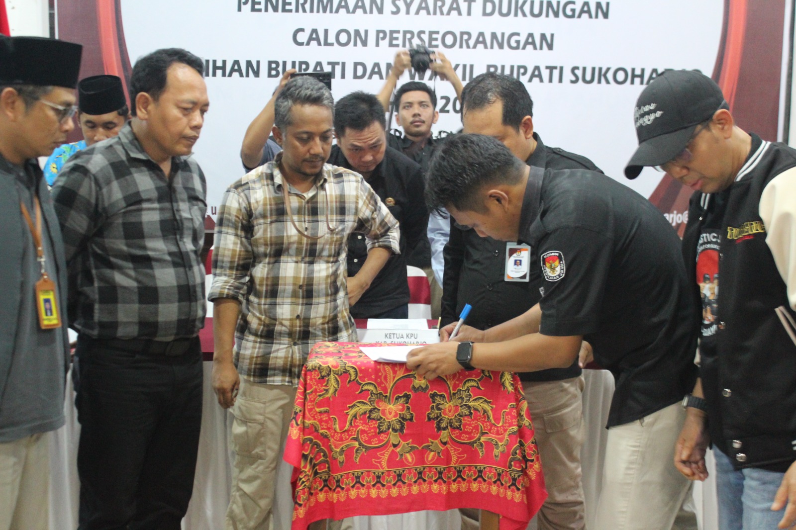 KPU Sukoharjo terima pedaftaran satu pasangan balon peserta pilkada jalur independen KPU Sukoharjo terima pedaftaran satu pasangan balon peserta pilkada jalur independen