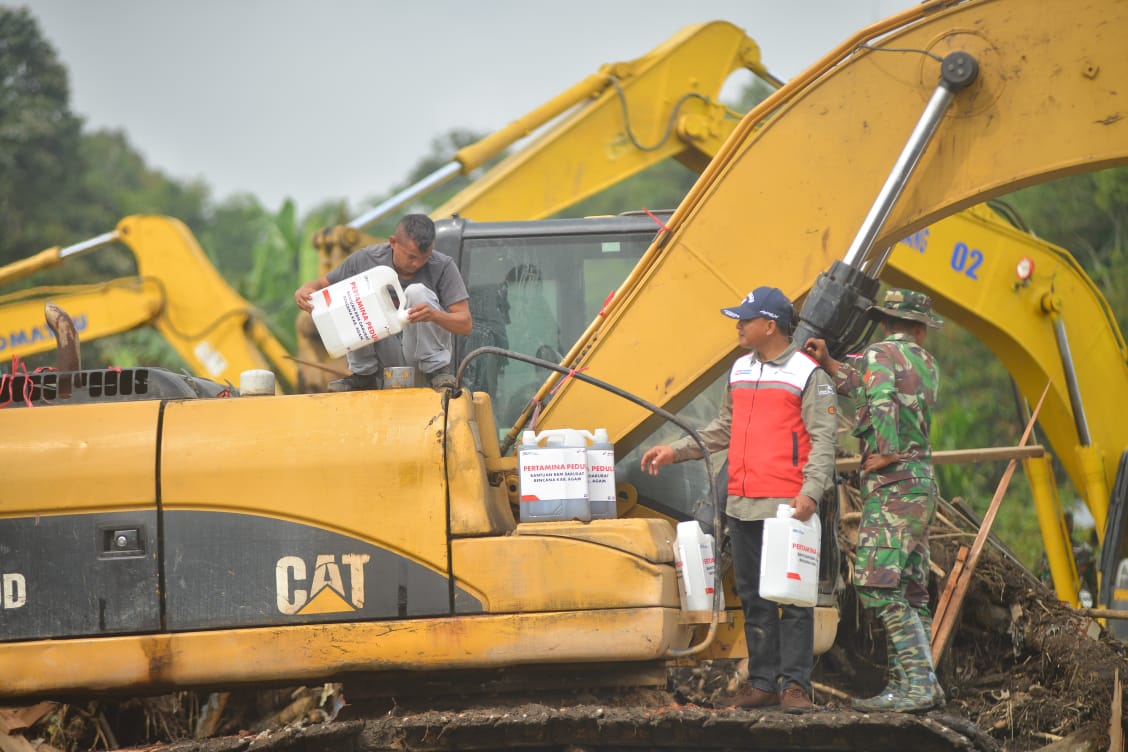 Pertamina Patra Niaga Regional Sumbagut dukung BBM alat berat tanggap bencana Sumbar Pertamina Patra Niaga Regional Sumbagut dukung BBM alat berat tanggap bencana Sumbar
