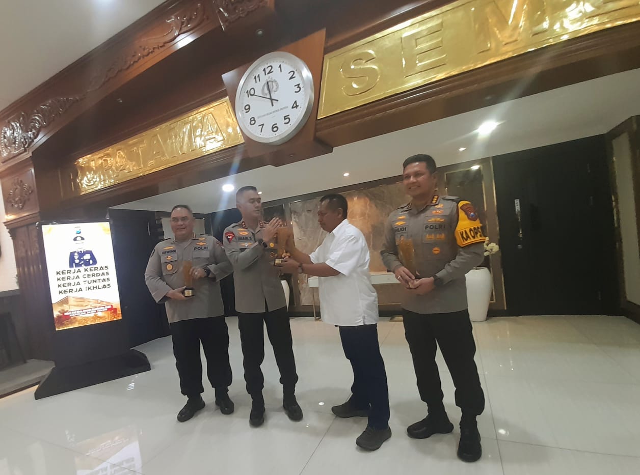 Kapolda Jatim, Kapolresta Malang dan Kabiddokkes sabet PWI Awards Kapolda Jatim, Kapolresta Malang dan Kabiddokkes sabet PWI Awards