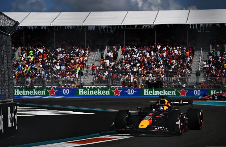 Verstappen bangga bisa samai rekor pole Ayrton Senna