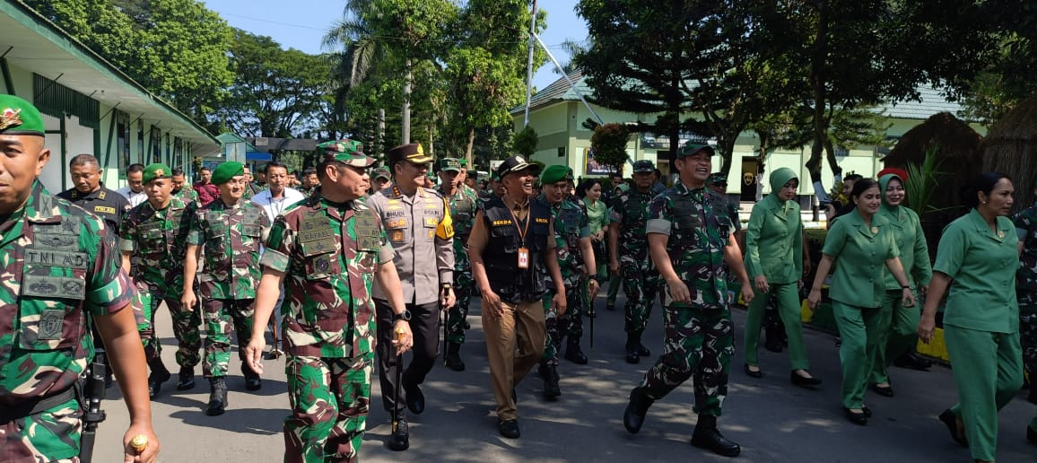 Kunjungi Yonif 512/Quratara Yudha, KASAD resmikan 12 unit rumah prajurit 