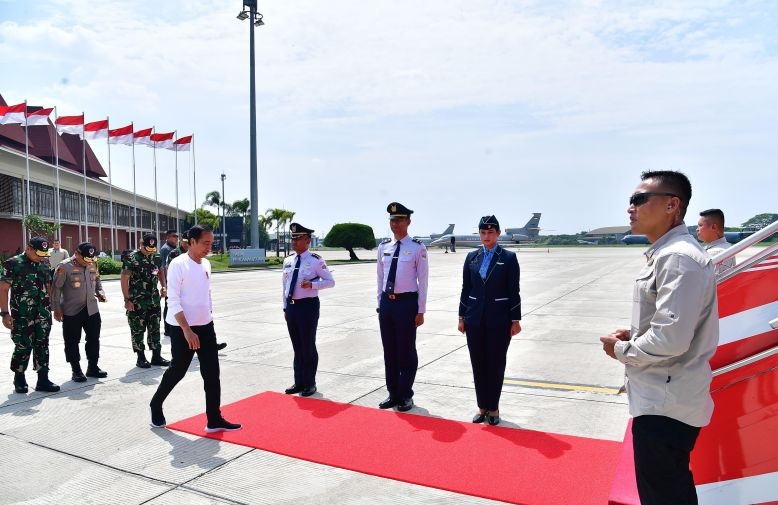 Presiden Jokowi bertolak ke Sulawesi Tenggara untuk kunjungan kerja Presiden Jokowi bertolak ke Sulawesi Tenggara untuk kunjungan kerja