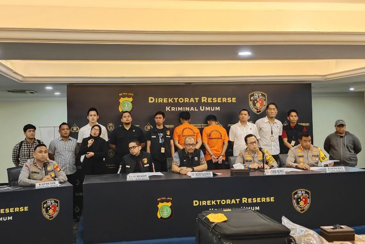 Polisi ungkap kasus mayat di dalam koper Polisi ungkap kasus mayat di dalam koper