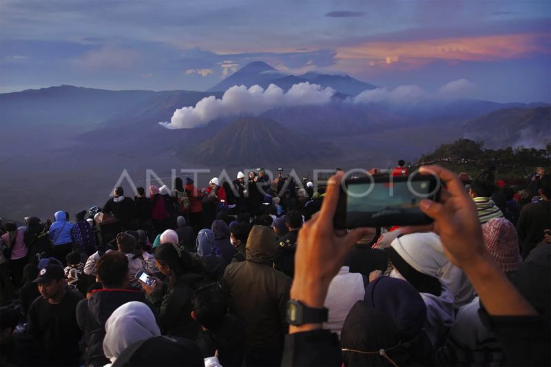 BB TNBTS siapkan skema tambah kuota wisatawan Bromo saat libur Waisak BB TNBTS siapkan skema tambah kuota wisatawan Bromo saat libur Waisak