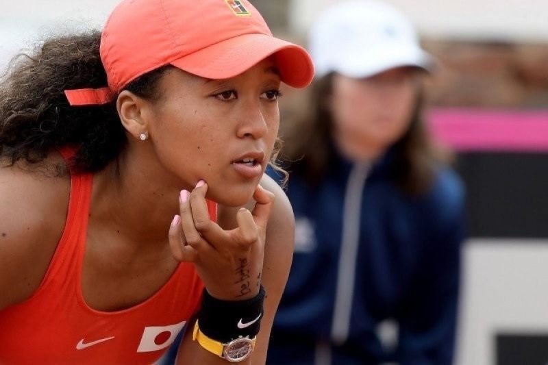 Osaka menangis usai kekalahan epik melawan Swiatek di French Open Osaka menangis usai kekalahan epik melawan Swiatek di French Open