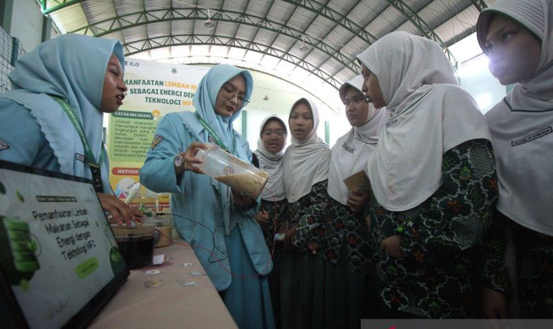 Siswa Sidoarjo ciptakan energi listrik dari sisa makanan