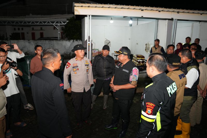 Sekitar 3.000 warga Latimojong Luwu terisolasi akibat jembatan putus Sekitar 3.000 warga Latimojong Luwu terisolasi akibat jembatan putus