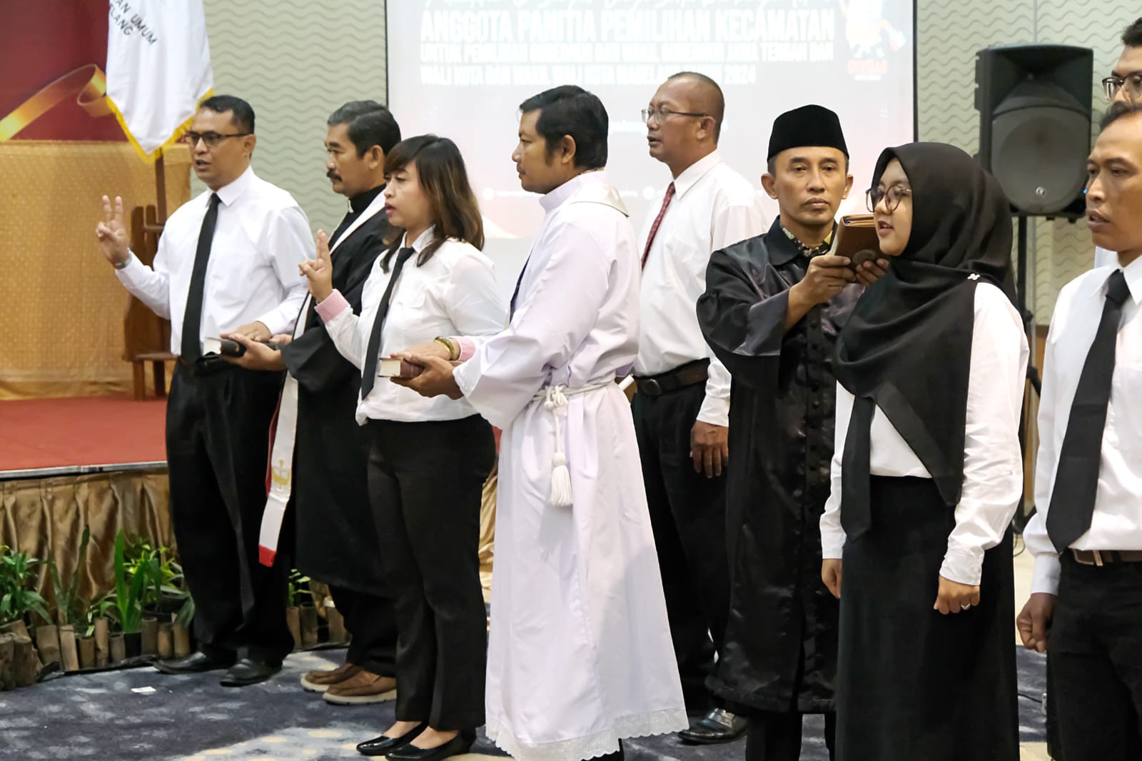Kyai Mansyur minta anggota PPK profesional kawal Pilkada 2024 Kyai Mansyur minta anggota PPK profesional kawal Pilkada 2024