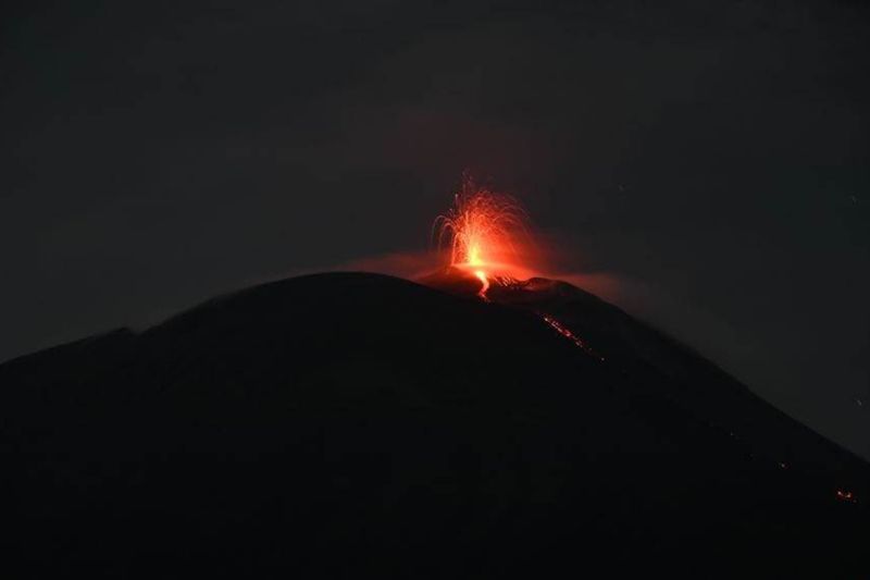 PGA laporkan 348 kali gempa hembusan terjadi di puncak gunung Ile Lewotolok PGA laporkan 348 kali gempa hembusan terjadi di puncak gunung Ile Lewotolok