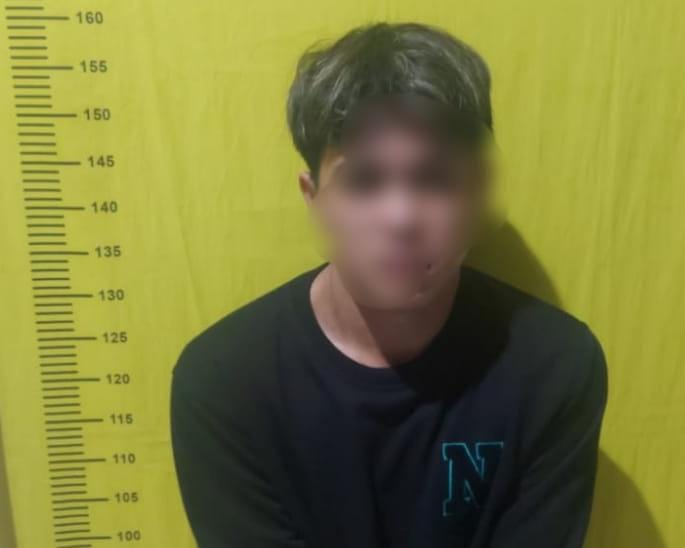 Modus lihat-lihat emas senilai Rp100 juta, pencuri diamankan polisi dari amuk massa Modus lihat-lihat emas senilai Rp100 juta, pencuri diamankan polisi dari amuk massa