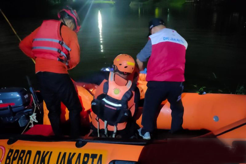 Seorang anak tewas akibat tenggelam saat berenang di Kelapa Gading Seorang anak tewas akibat tenggelam saat berenang di Kelapa Gading