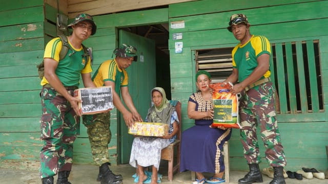 Bantuan Pangkostrad untuk korban banjir dan longsor Luwu didistribusikan Bantuan Pangkostrad untuk korban banjir dan longsor Luwu didistribusikan