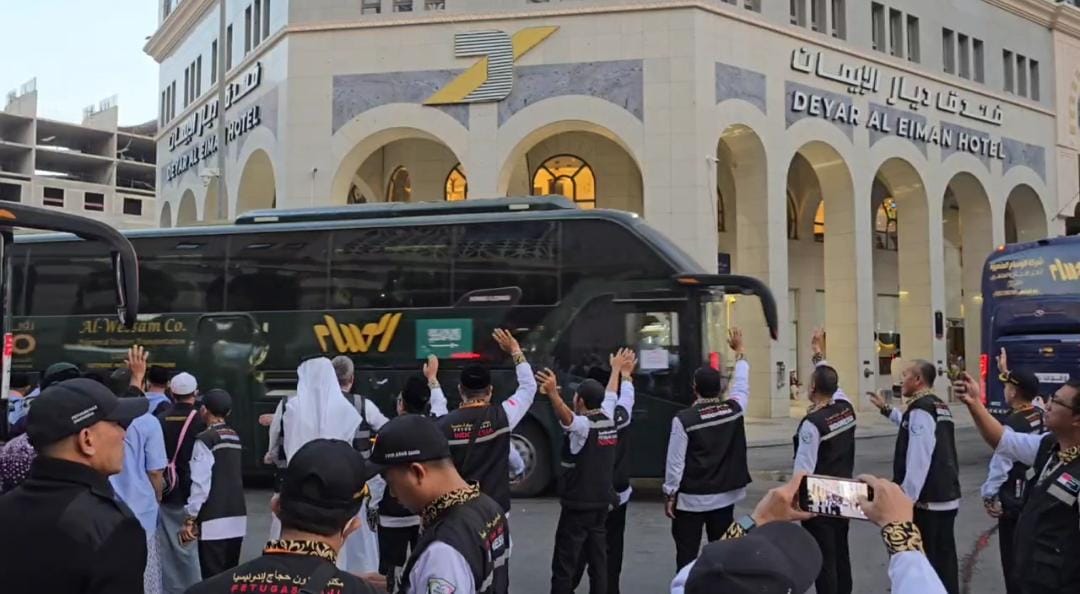 10 bus kawal jemaah calhaj Indonesia dari Madinah ke Mekkah 10 bus kawal jemaah calhaj Indonesia dari Madinah ke Mekkah