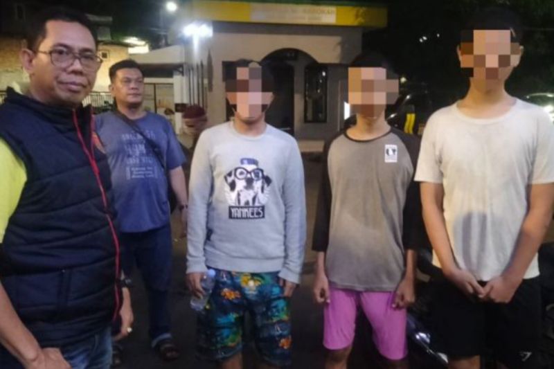 Polisi jemput remaja terlibat tawuran di Jakarta Pusat Polisi jemput remaja terlibat tawuran di Jakarta Pusat