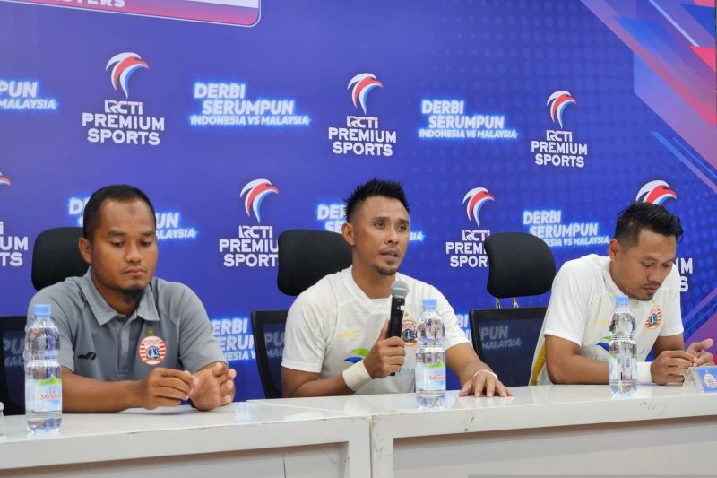 Maman dan Toncip tinggalkan Persija, tetapi belum akan pensiun Maman dan Toncip tinggalkan Persija, tetapi belum akan pensiun