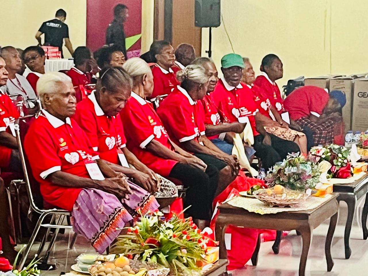 100 lansia dapat bantuan sembako di Hari Lanjut Usia Nasional 100 lansia dapat bantuan sembako di Hari Lanjut Usia NasionalÂ