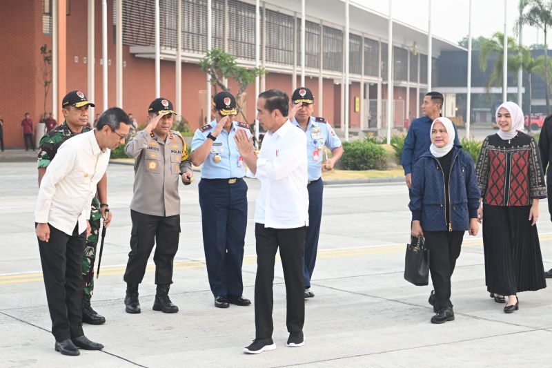 Presiden dan Iriana bertolak ke Sumbar tinjau lokasi banjir bandang Presiden dan Iriana bertolak ke Sumbar tinjau lokasi banjir bandang