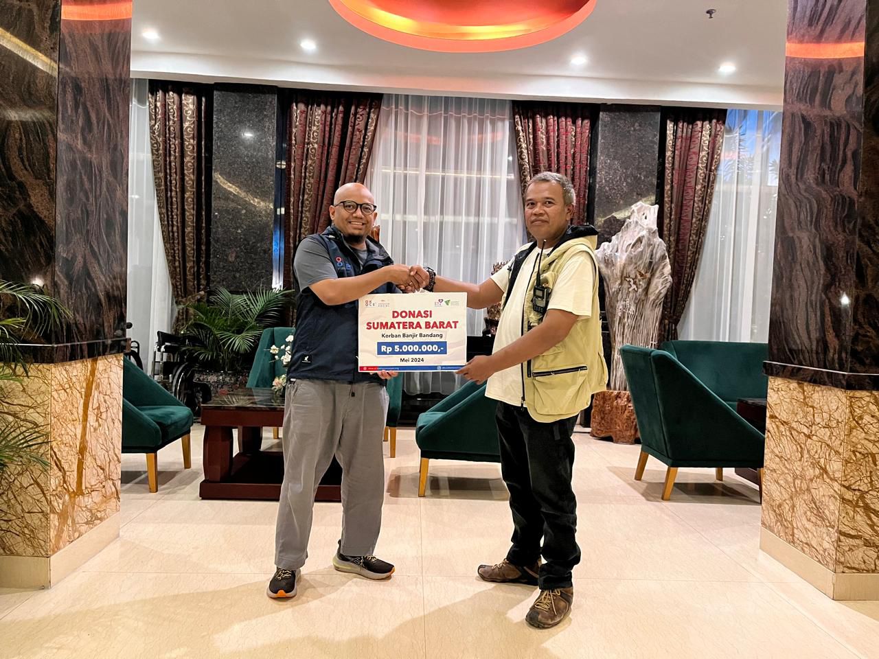 OK OCE Kemanusiaan salurkan bantuan bagi korban banjir bandang Sumatera Barat OK OCE Kemanusiaan salurkan bantuan bagi korban banjir bandang Sumatera Barat