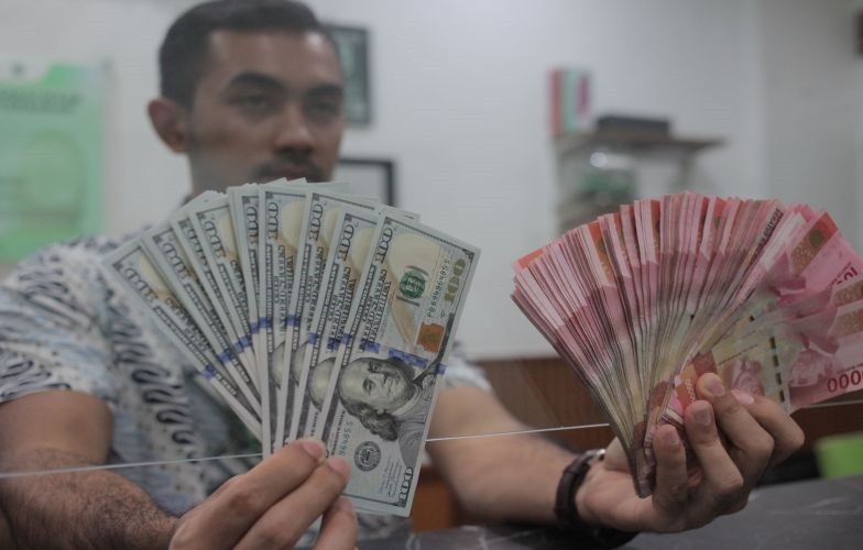 Rupiah Senin pagi turun 25 poin menjadi Rp16.072 per dolar AS