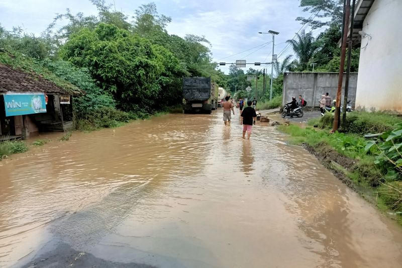 Jalinsum di Ogan Komering Ulu lumpuh total akibat banjir Jalinsum di Ogan Komering Ulu lumpuh total akibat banjir