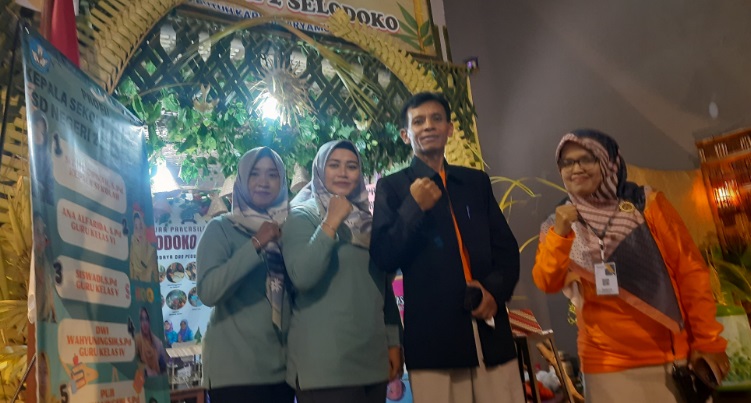 Wujudkan profil pelajar Pancasila, ratusan siswa di kaki Merbabu ikuti Ampel Edu Fair Wujudkan profil pelajar Pancasila, ratusan siswa di kaki Merbabu ikuti Ampel Edu Fair