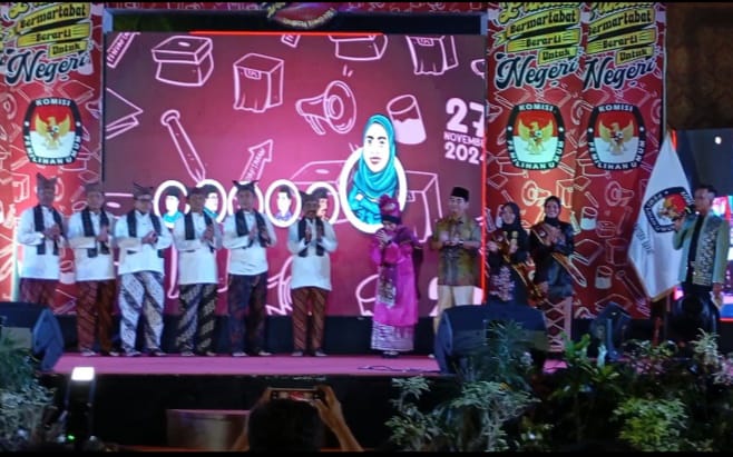 Peluncuran Tahapan Pilgub Sumbar, Betty ingatkan penyelenggara KPU bekerja profesional Peluncuran Tahapan Pilgub Sumbar, Betty ingatkan penyelenggara KPU bekerja profesional