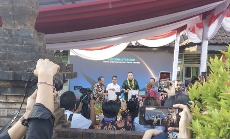 Kemenkes dan Starlink siap untuk memfasilitasi internet di puskesmas terpencil Kemenkes dan Starlink siap untuk memfasilitasi internet di puskesmas terpencil