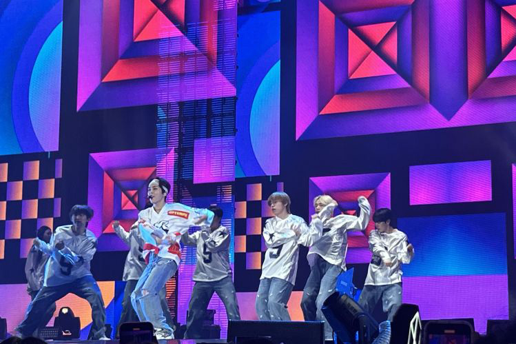 Xiumin buka Saranghaeyo Indonesia 2024 dengan lagu Brand New