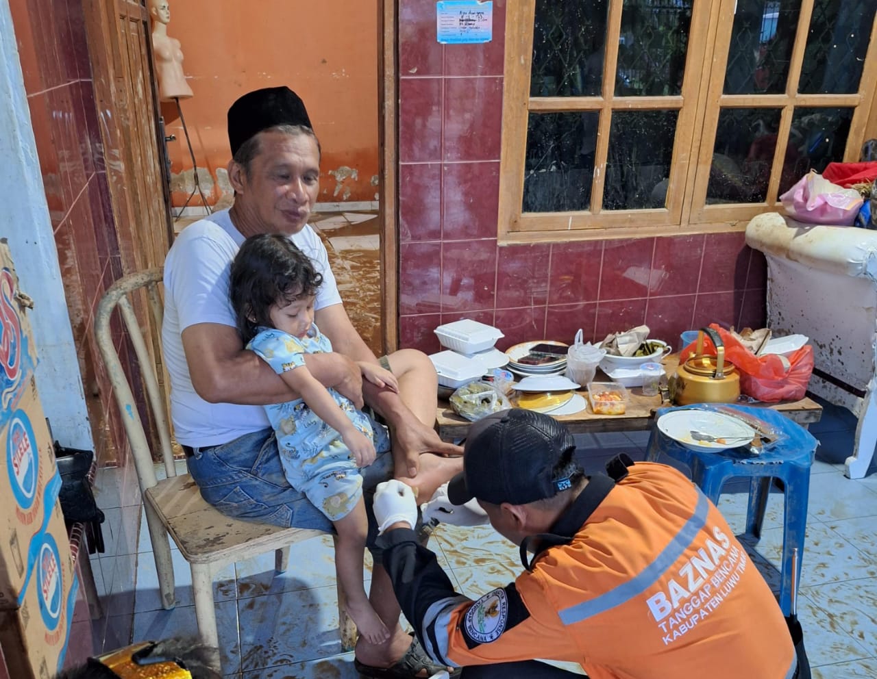 BAZNAS Tanggap Bencana respons cepat korban banjir dan longsor di Sulsel BAZNAS Tanggap Bencana respons cepat korban banjir dan longsor di Sulsel