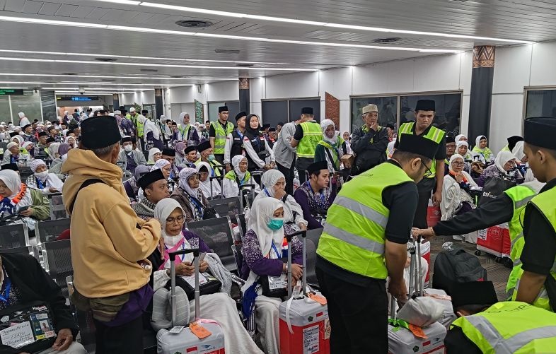 Keberangkatan kloter pertama jemaah haji Indonesia Keberangkatan kloter pertama jemaah haji Indonesia