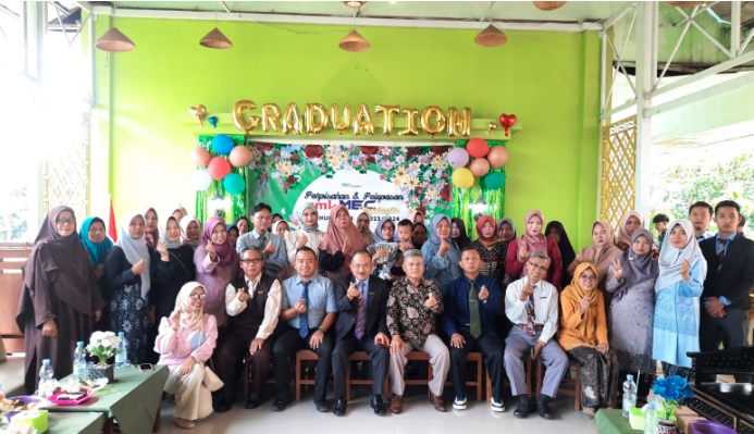 Siswa berprestasi lulusan SMK MEC Majalengka, terima beasiswa dari Instbunas Siswa berprestasi lulusan SMK MEC Majalengka, terima beasiswa dari Instbunas