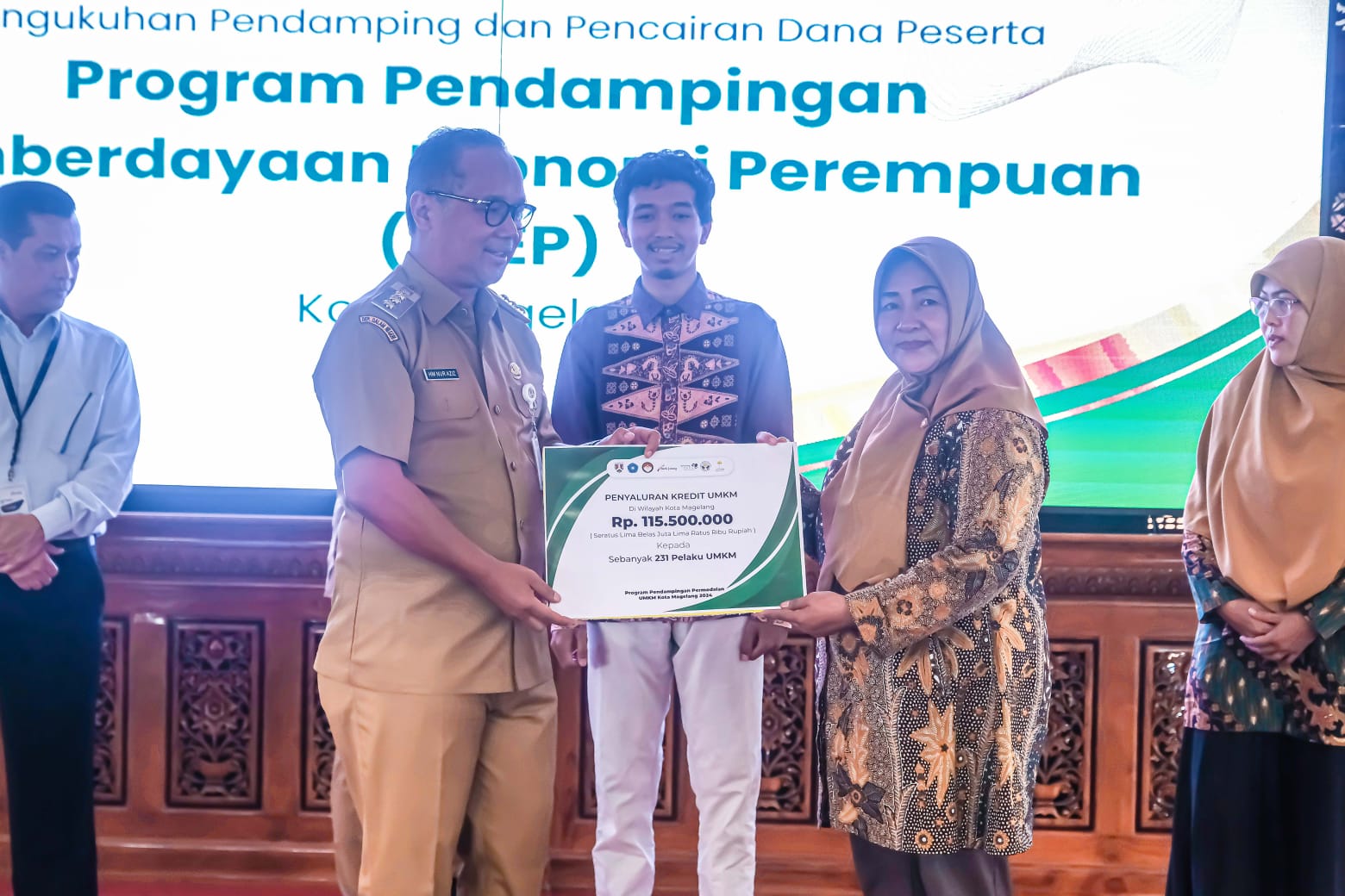 230 perempuan Kota Magelang dapat pendampingan usaha berupa pinjaman modal 230 perempuan Kota Magelang dapat pendampingan usaha berupa pinjaman modal