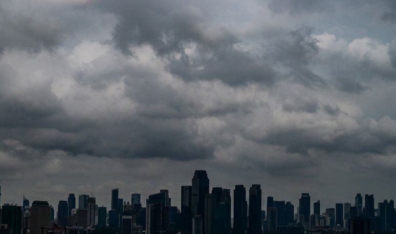 Sebagian wilayah DKI Jakarta diperkirakan hujan pada Jumat siang hingga malam
