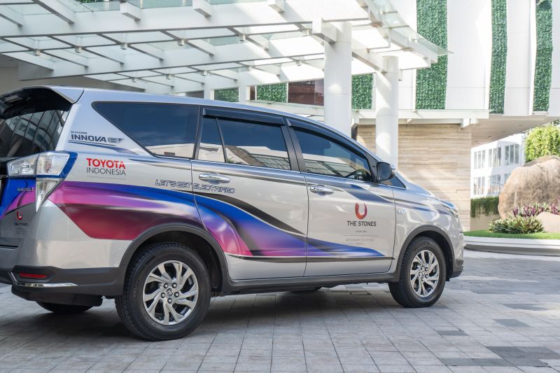 The Stones Hotel dan TMMIN hadirkan shuttle ramah lingkungan The Stones Hotel dan TMMIN hadirkan shuttle ramah lingkungan