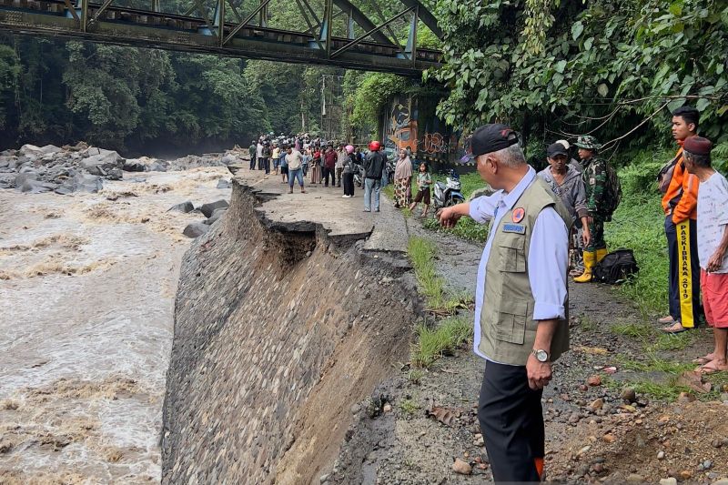 Pemprov Sumbar prioritaskan perbaikan jalan Malalak terkait bencana Pemprov Sumbar prioritaskan perbaikan jalan Malalak terkait bencana