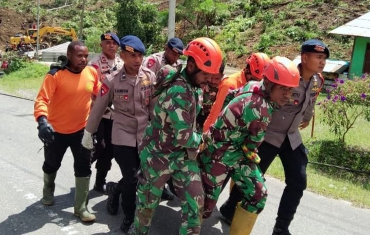 BNPB laporkan satu selamat dan empat meninggal atas longsor di Arfak Papua BNPB laporkan satu selamat dan empat meninggal atas longsor di Arfak Papua