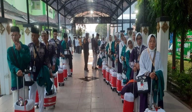 Wamenag lepas jemaah kloter pertama Embarkasi Solo di AHD Wamenag lepas jemaah kloter pertama Embarkasi Solo di AHD