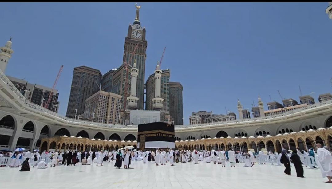 Masjidil Haram saat waktu Istiwa Azam atau matahari tepat diatas Kabah Masjidil Haram saat waktu Istiwa Azam atau matahari tepat diatas Kabah