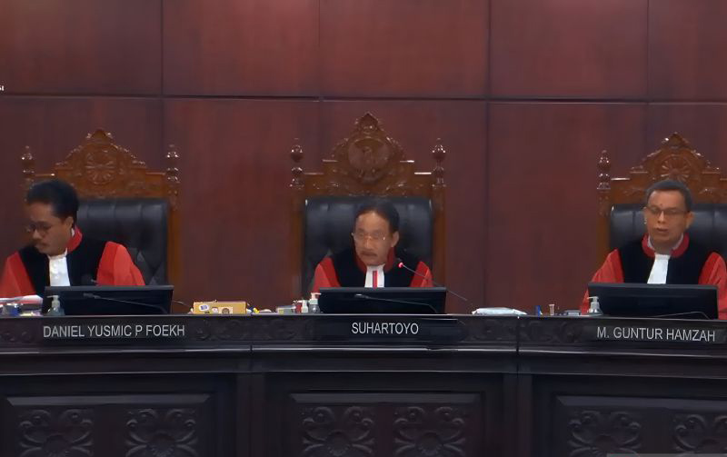 Ketua MK cecar saksi PHPU yang tak berikan kesaksian secara detail Ketua MK cecar saksi PHPU yang tak berikan kesaksian secara detail
