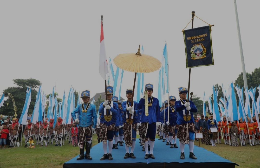 Puncak HUT ke-108 Kabupaten Sleman, peserta upacara kenakan Kejawen Mataraman Jangkep Puncak HUT ke-108 Kabupaten Sleman, peserta upacara kenakan Kejawen Mataraman Jangkep