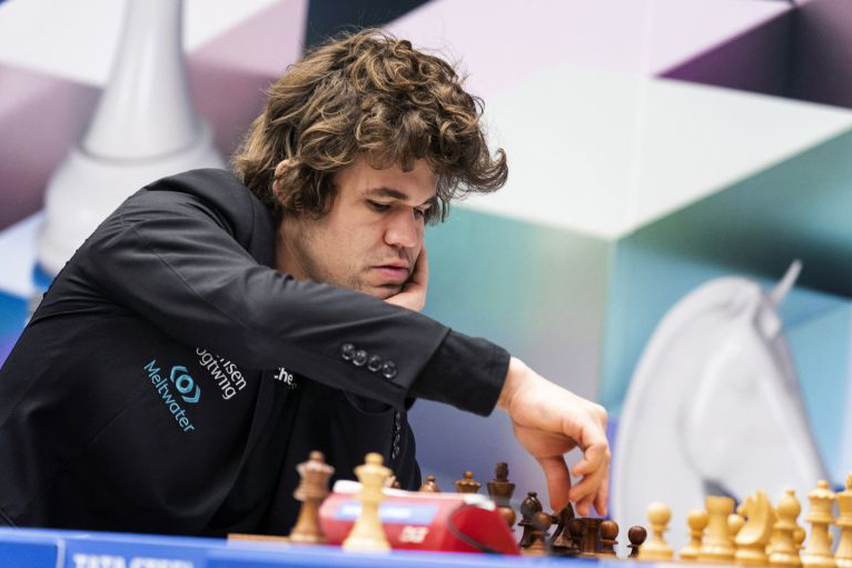 Pecatur Magnus Carlsen resmi berseragam St.Pauli Pecatur Magnus Carlsen resmi berseragam St.Pauli