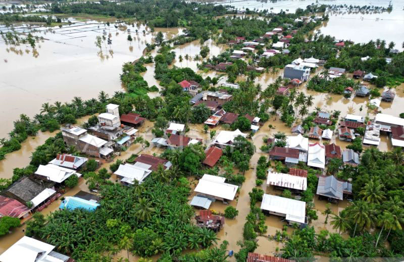 2.957 warga Soppeng terdampak bencana banjir di Sulsel 2.957 warga Soppeng terdampak bencana banjir di Sulsel