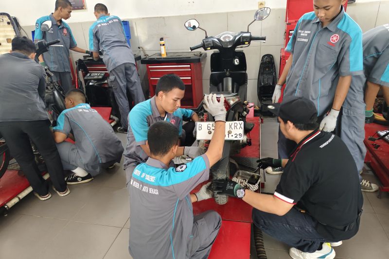 PLN dan Kementerian ESDM gelar pelatihan konversi motor listrik di SMK PLN dan Kementerian ESDM gelar pelatihan konversi motor listrik di SMK