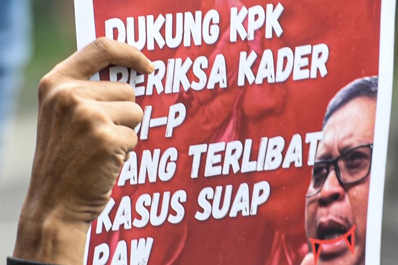 KPK periksa seorang mahasiswa terkait pencarian Harun Masiku KPK periksa seorang mahasiswa terkait pencarian Harun Masiku